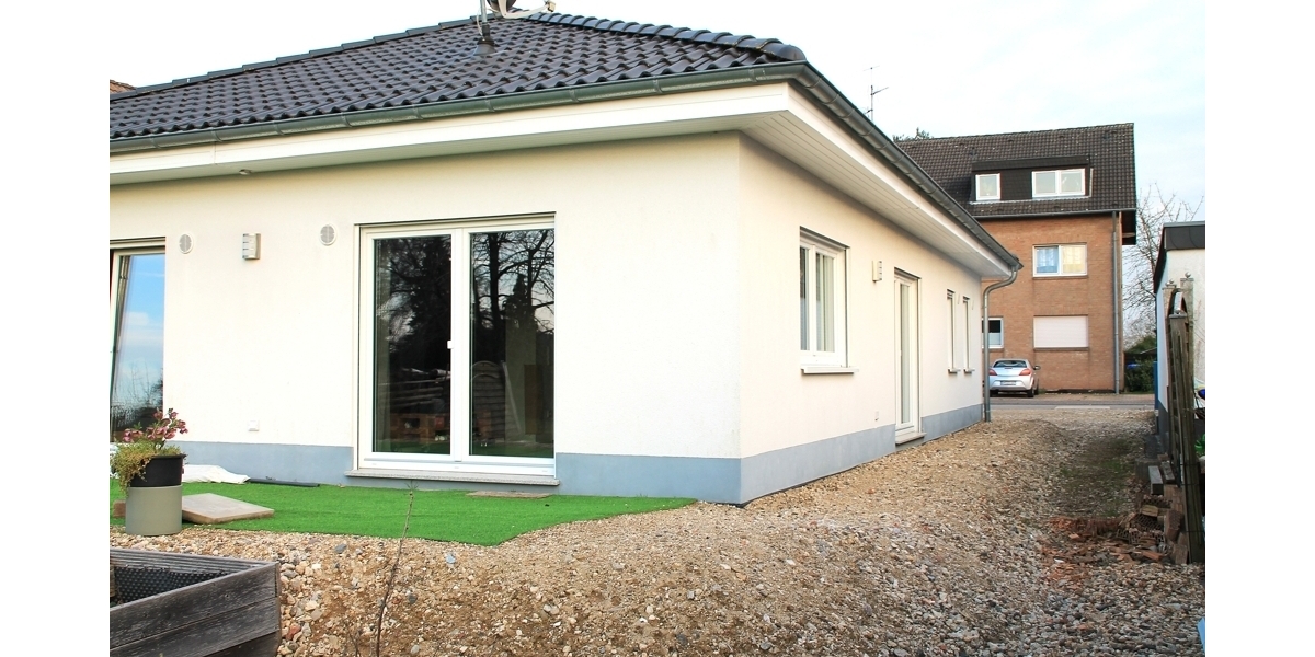 Rückansicht und linke Hausseite